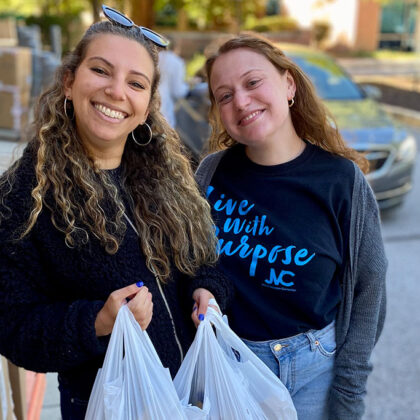 Two young women volunteering with Bunches of Lunches